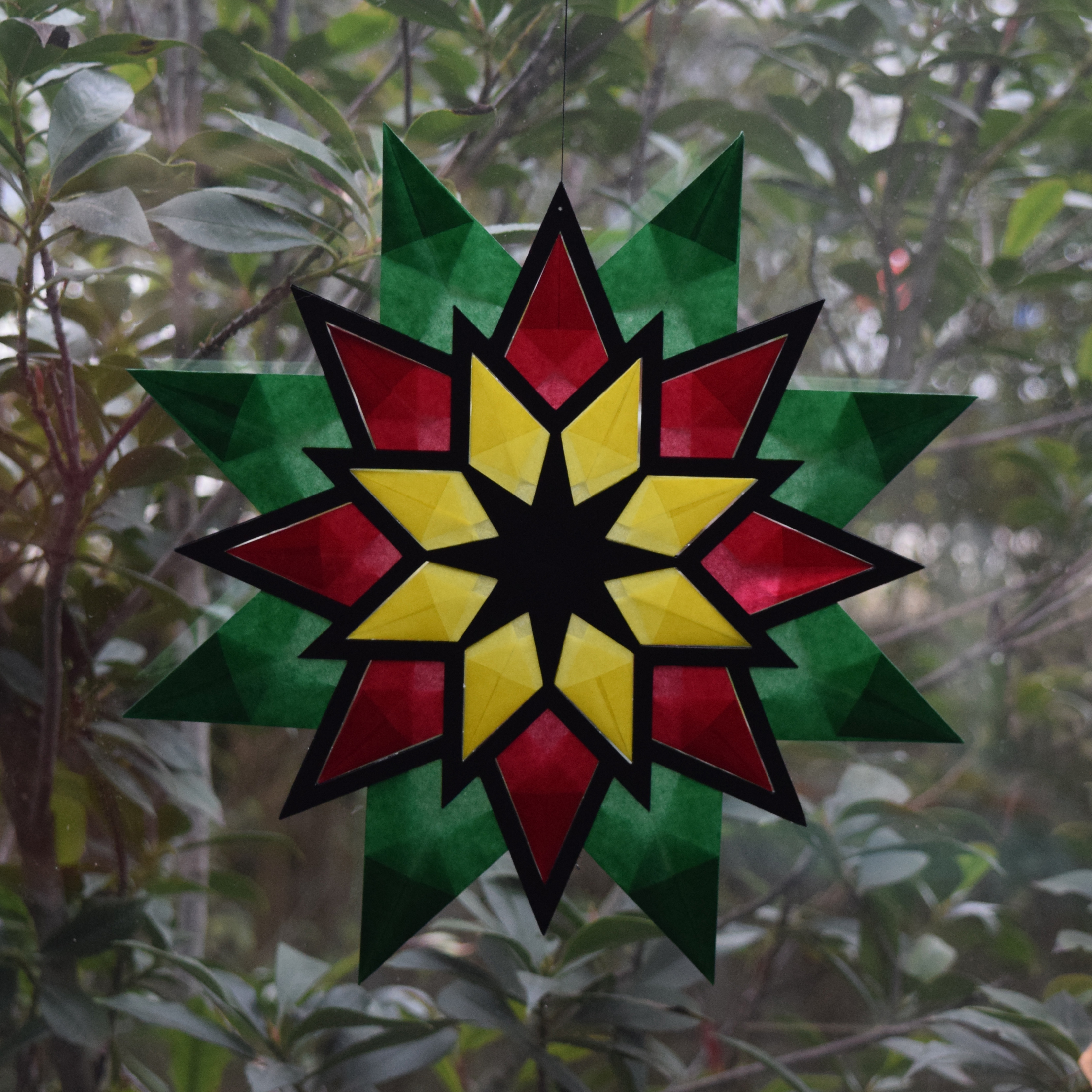 Stern aus Transparentpapier dreifarbig