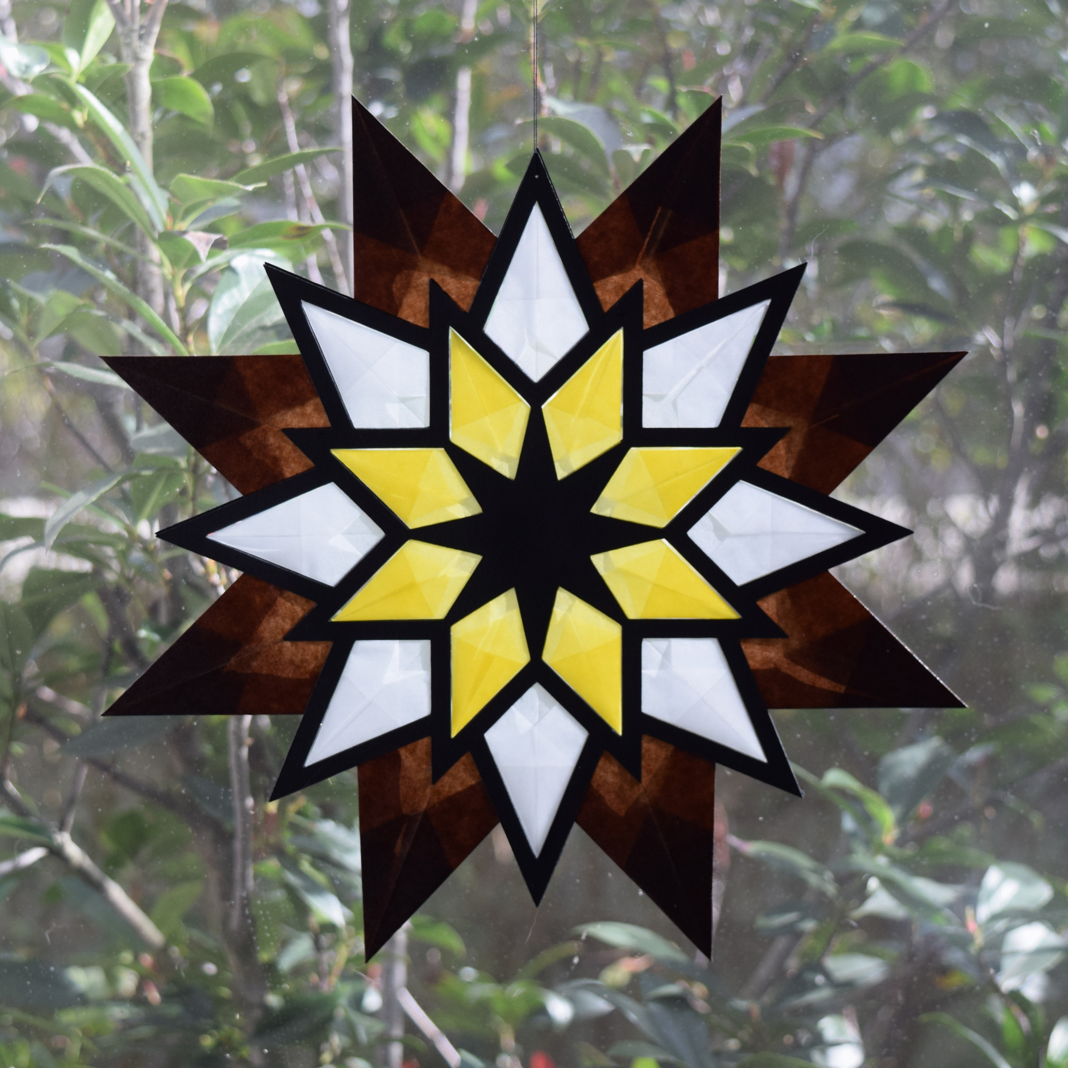 Stern aus Transparentpapier dreifarbig