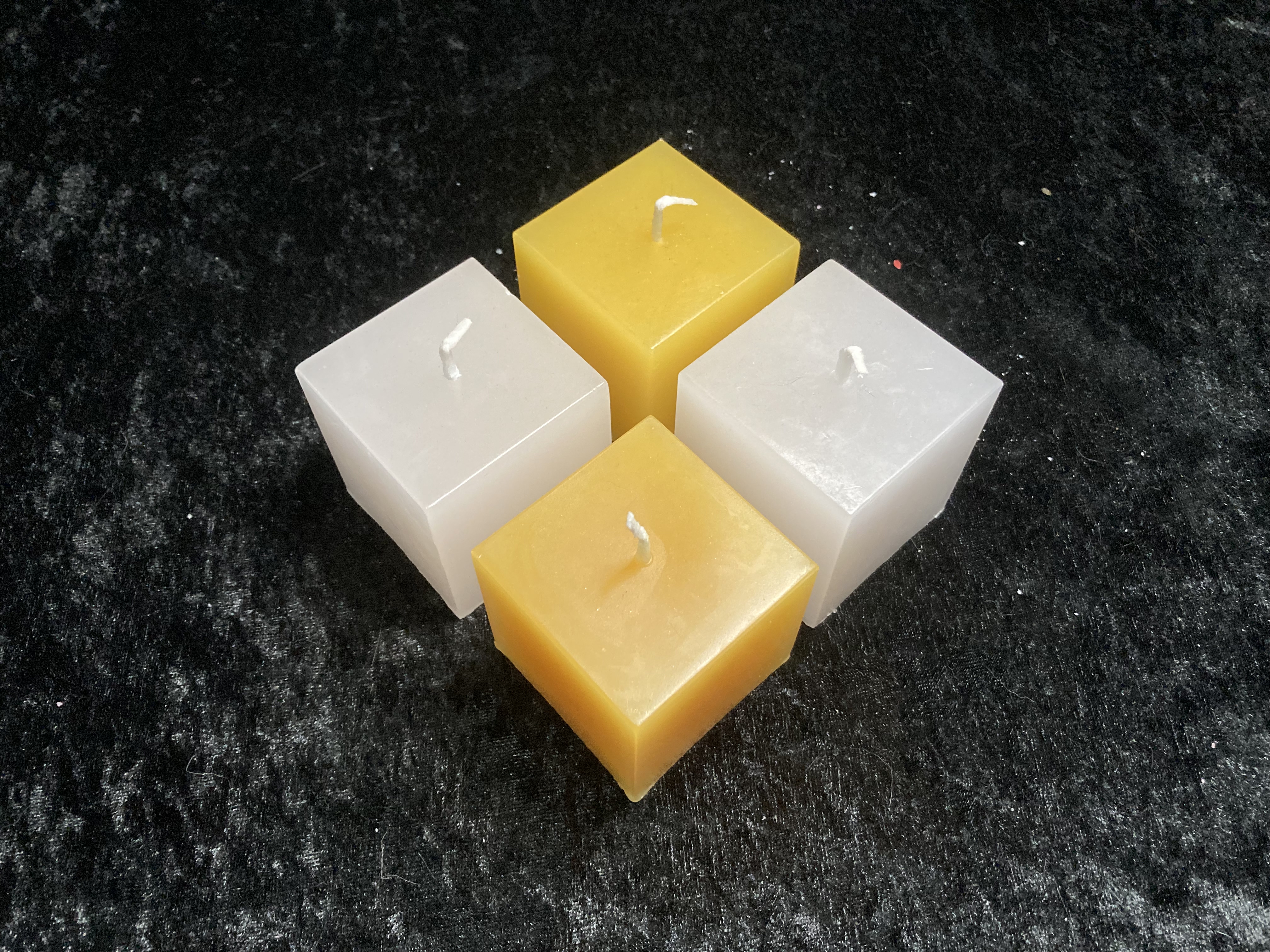 Kerzen-Arrangement Würfel 4er-Set zweifarbig