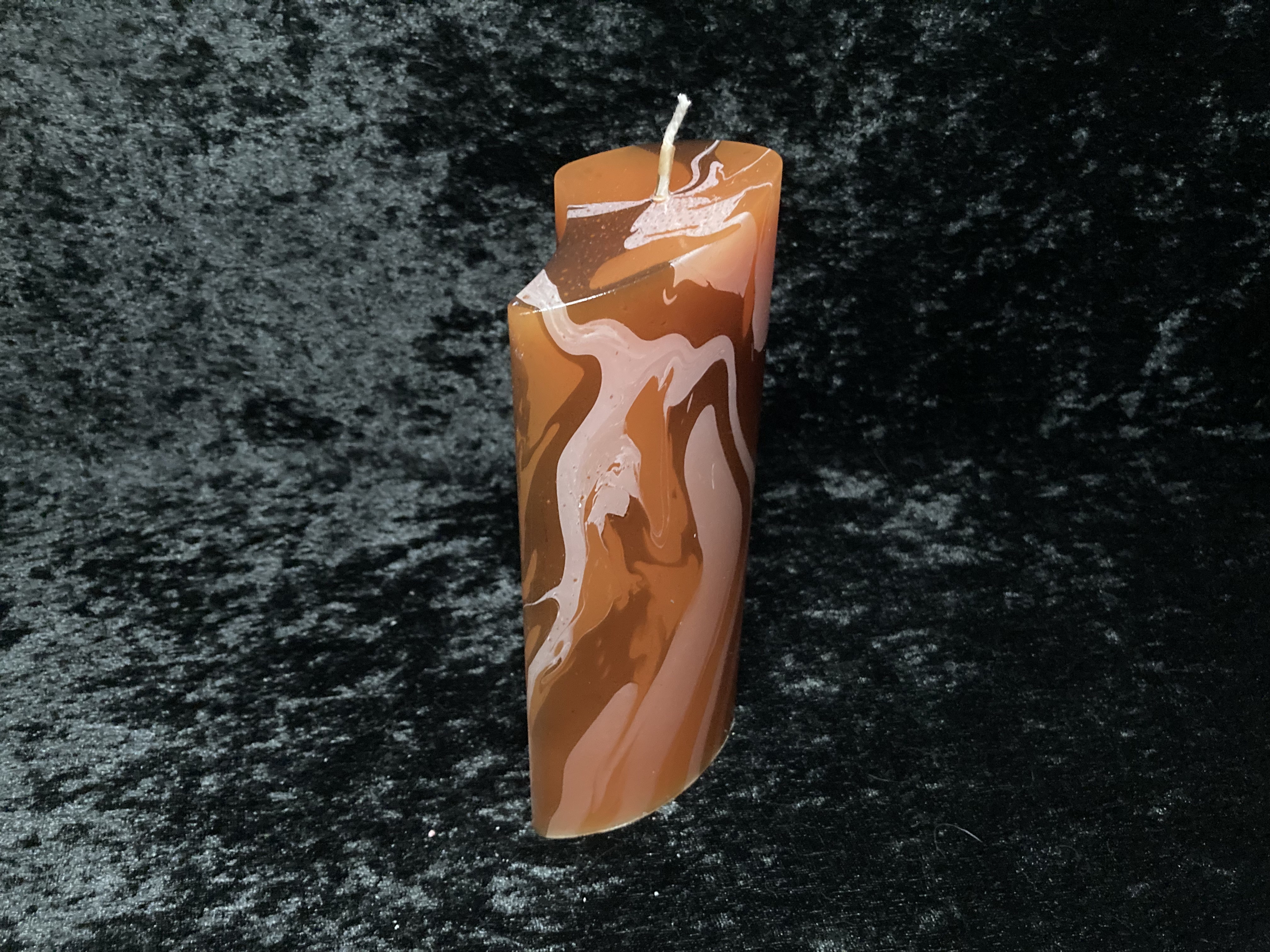 Arrangement-Kerze marmoriert - Kerzenfarbe: orange + schwarz/weiß