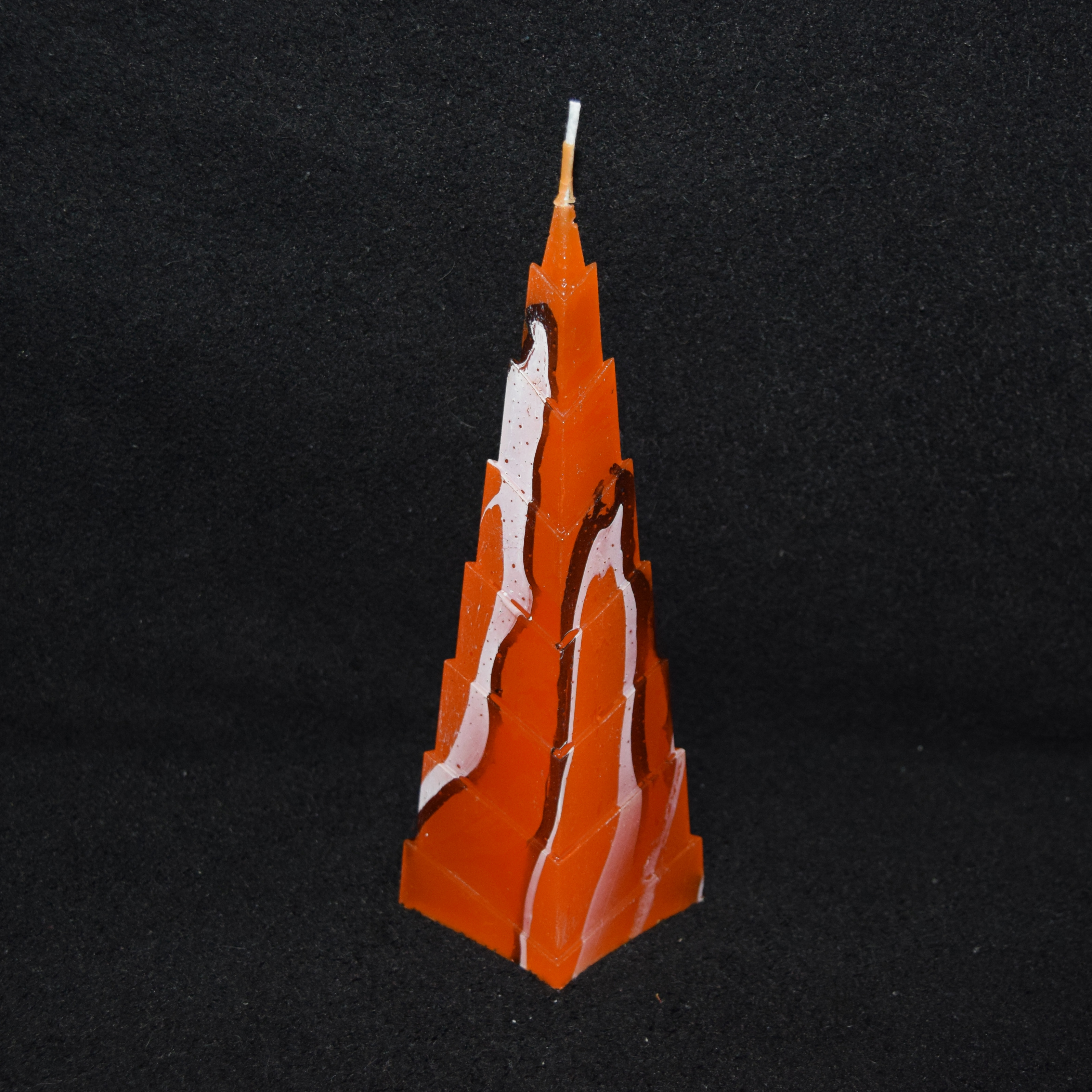 Zacken-Pyramiden-Kerze marmoriert