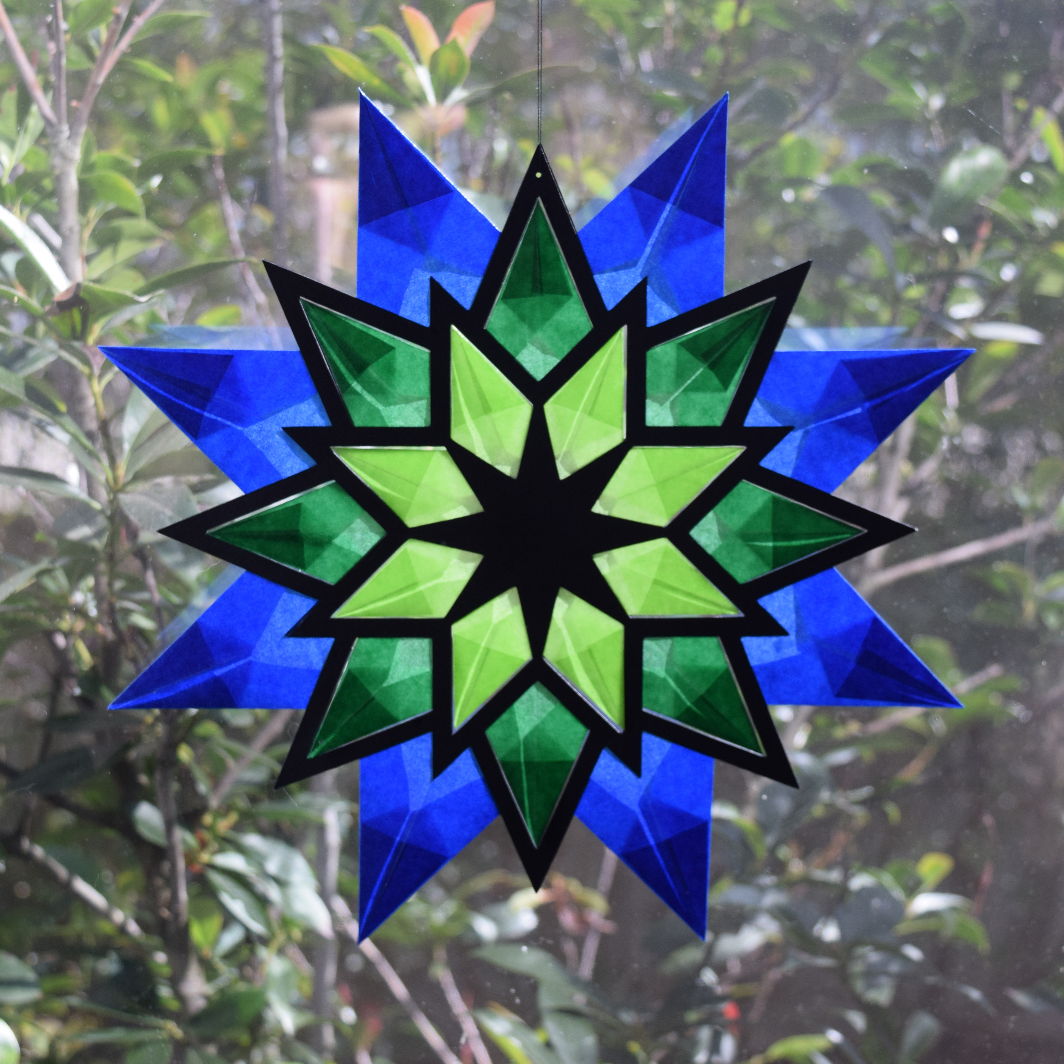 Stern aus Transparentpapier dreifarbig