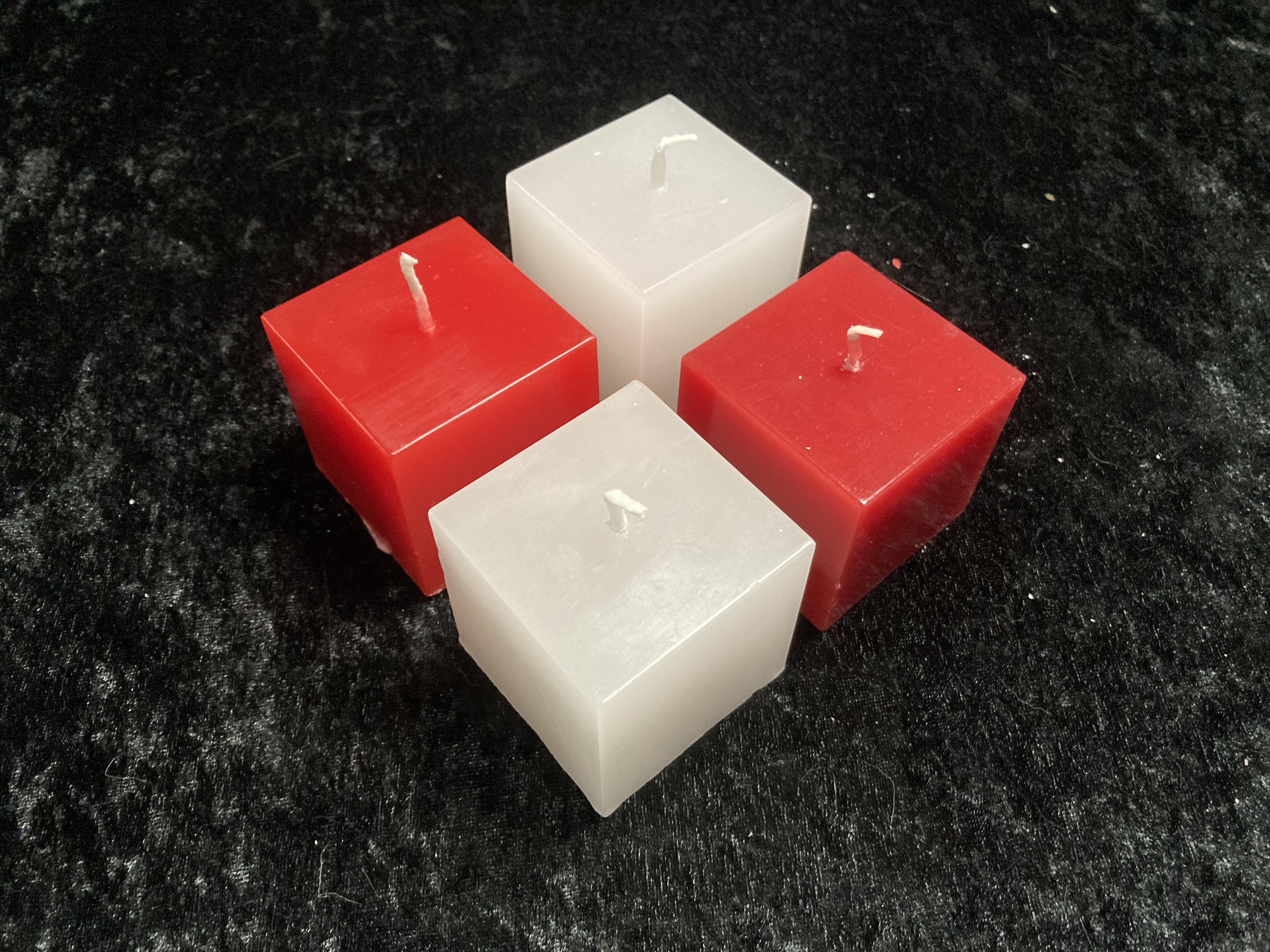 Kerzen-Arrangement Würfel 4er-Set zweifarbig