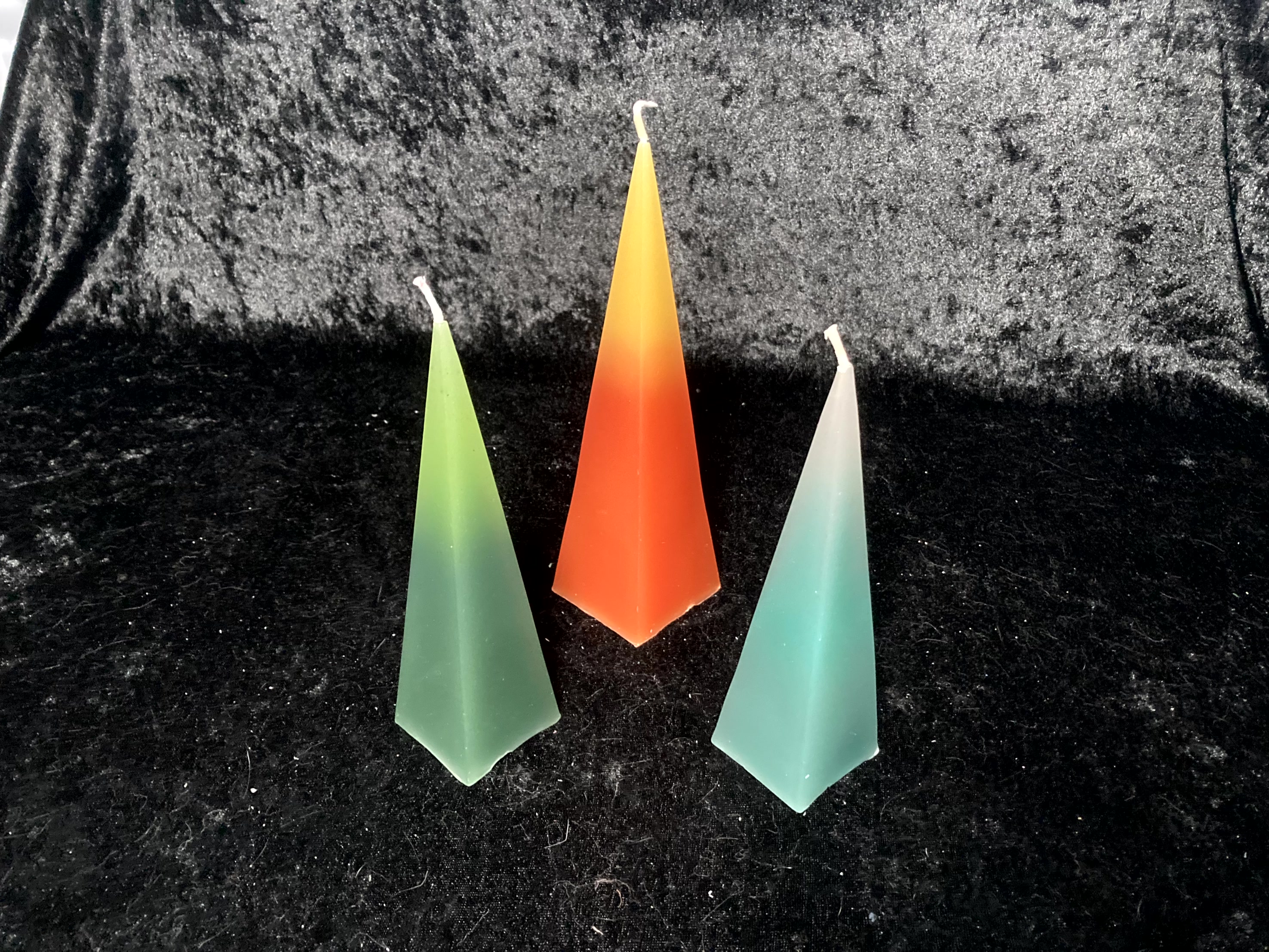 Pyramiden-Kerze mit Farbverlauf