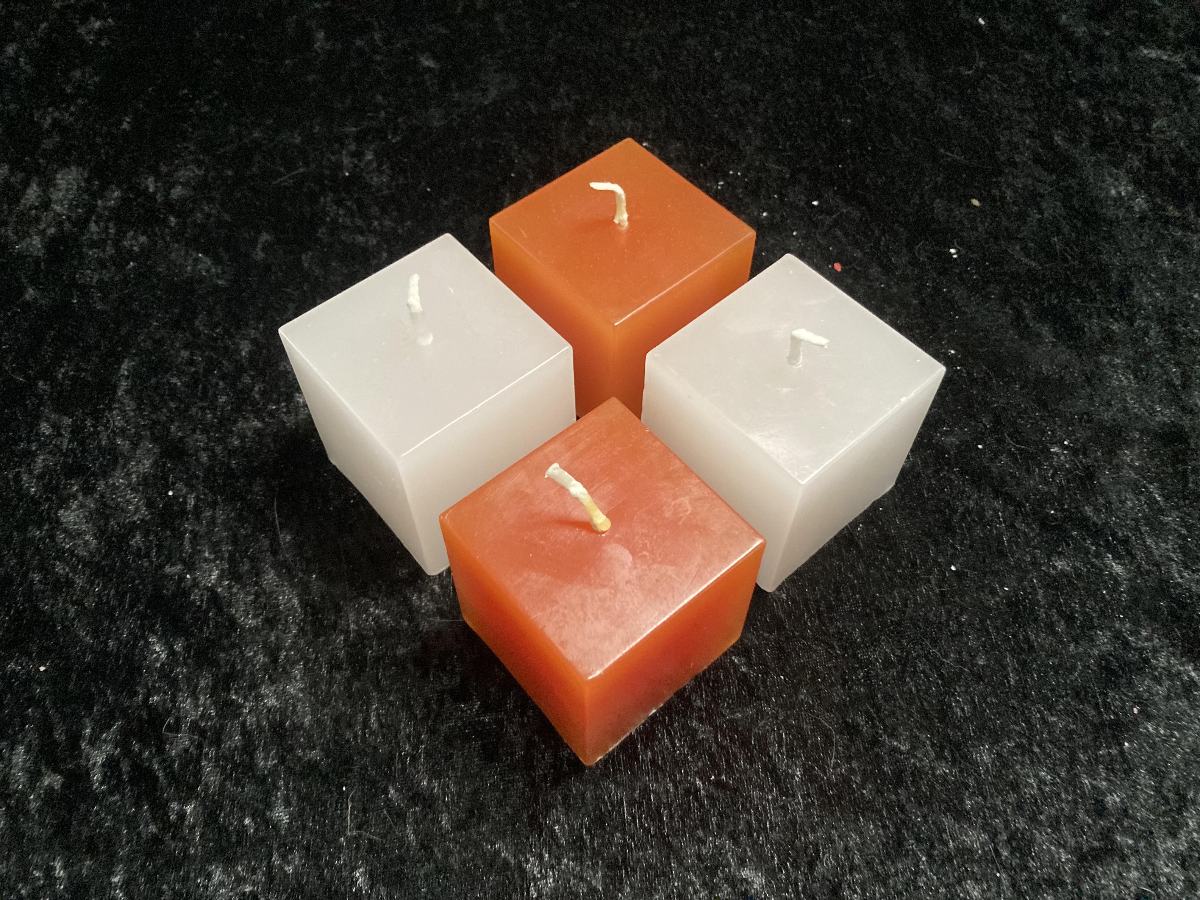 Kerzen-Arrangement Würfel 4er-Set zweifarbig