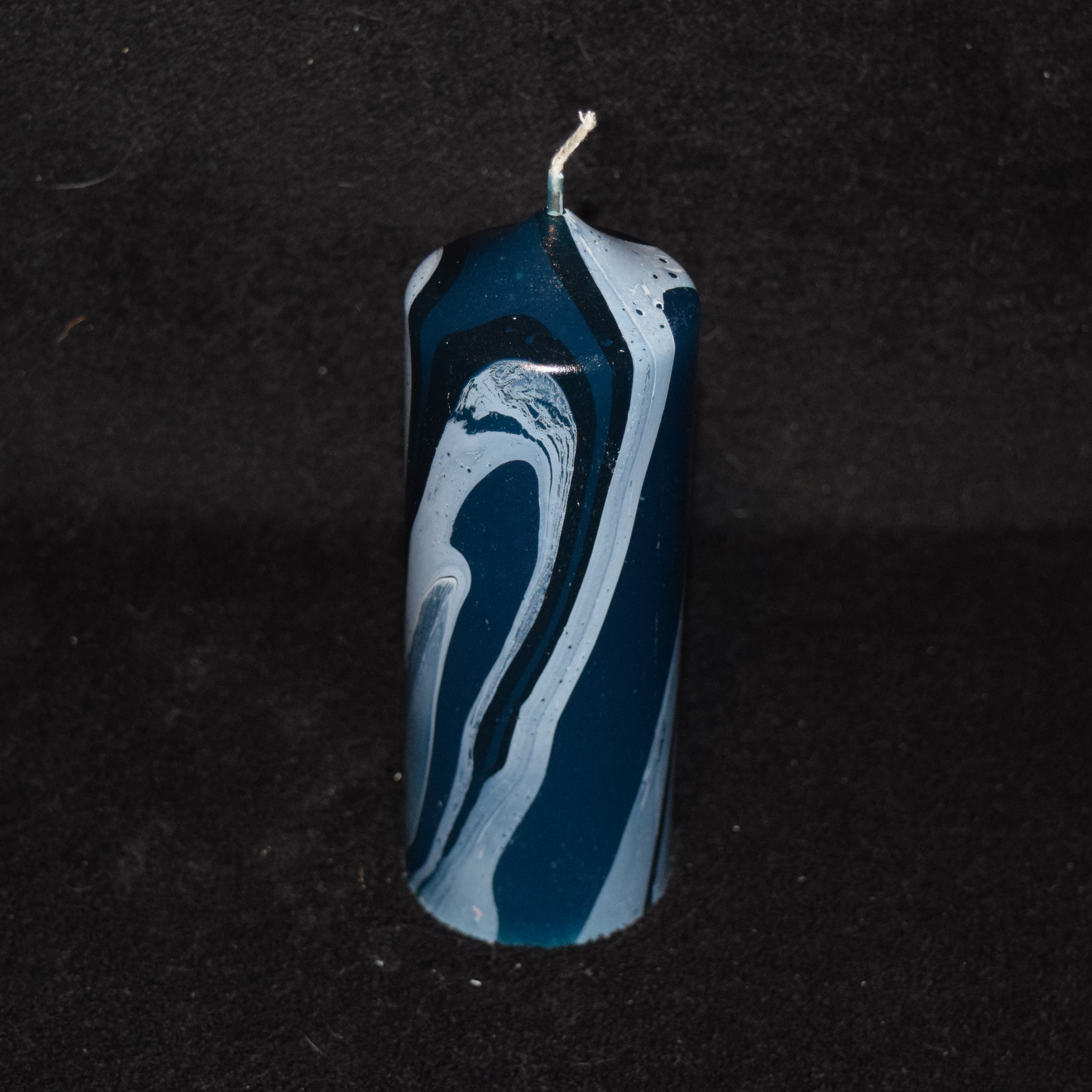 Spitze Stumpen-Kerze marmoriert