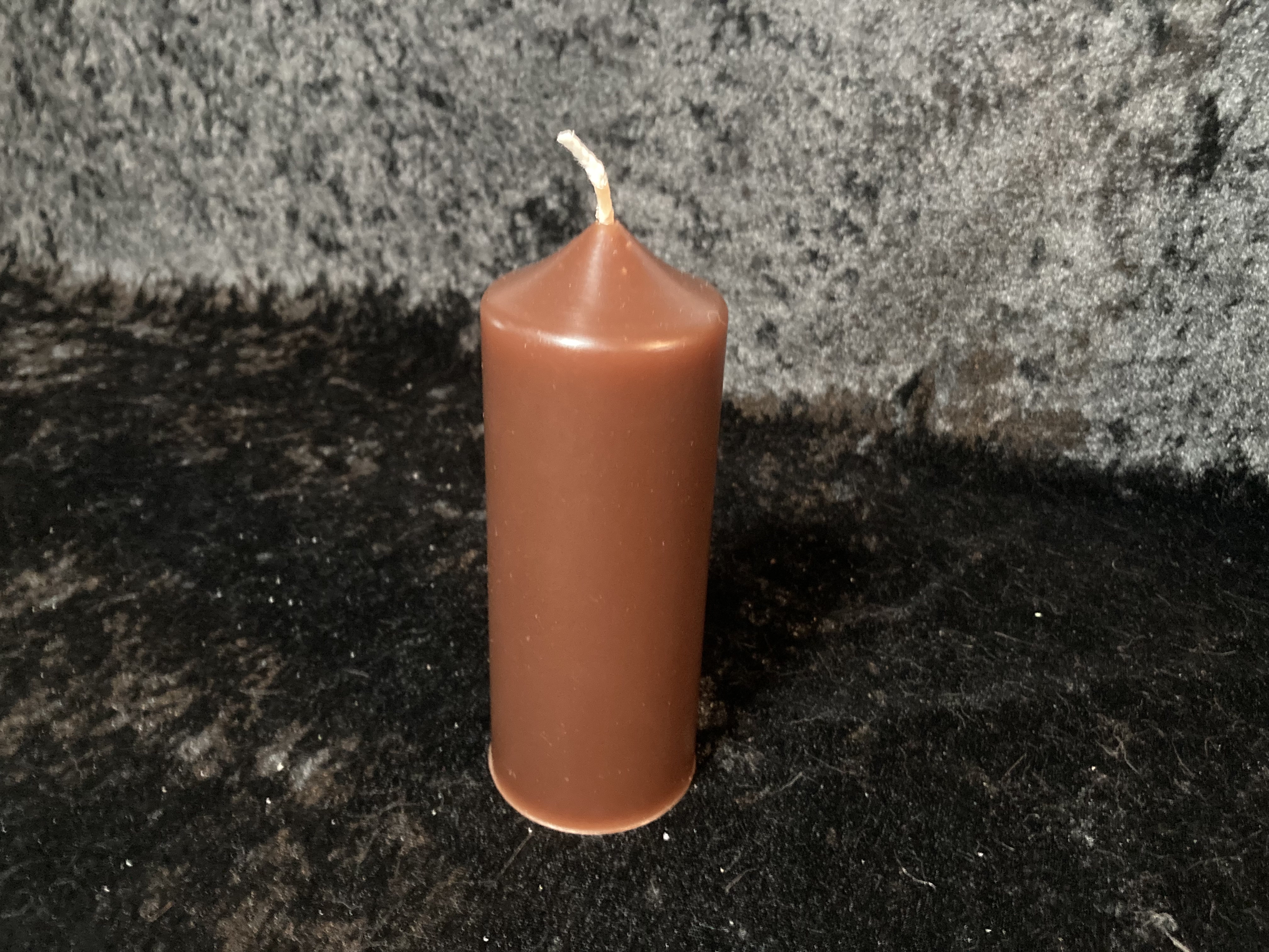 Spitze Stumpen-Kerze einfarbig