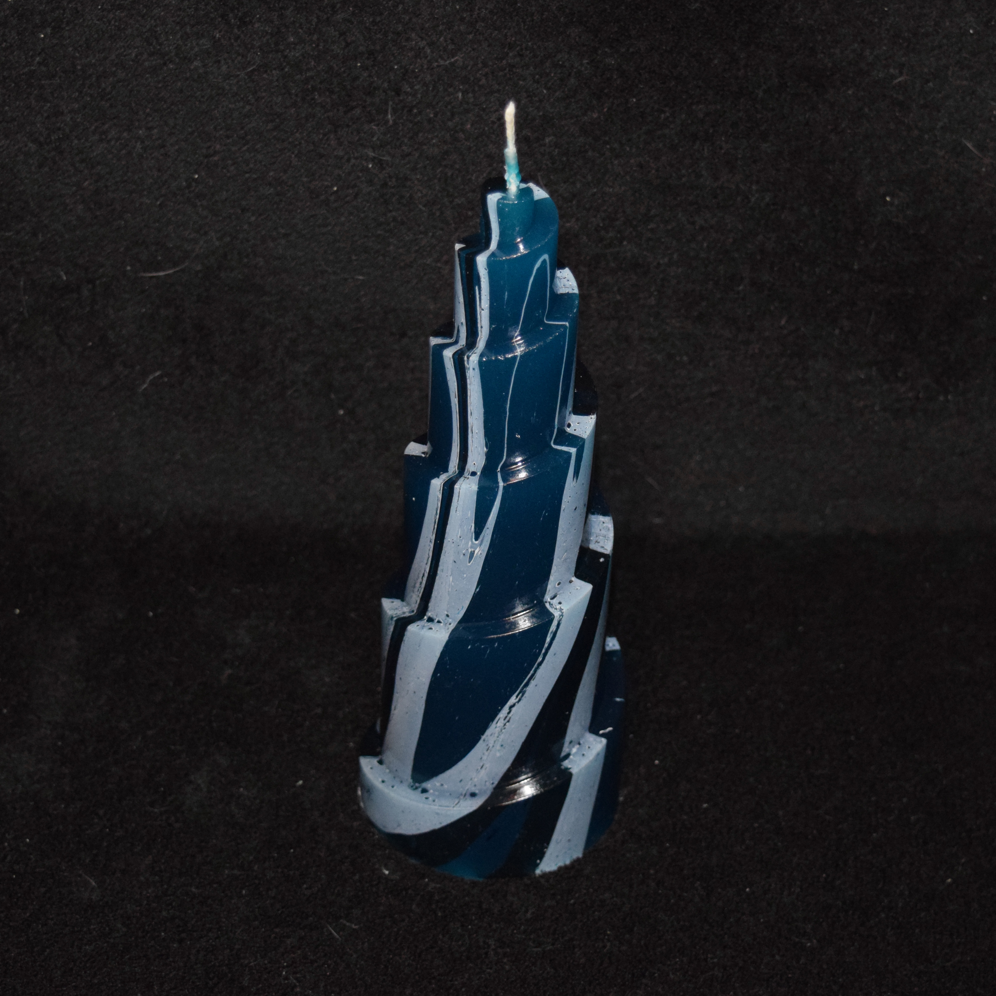 Spiralpyramide-Kerze marmoriert