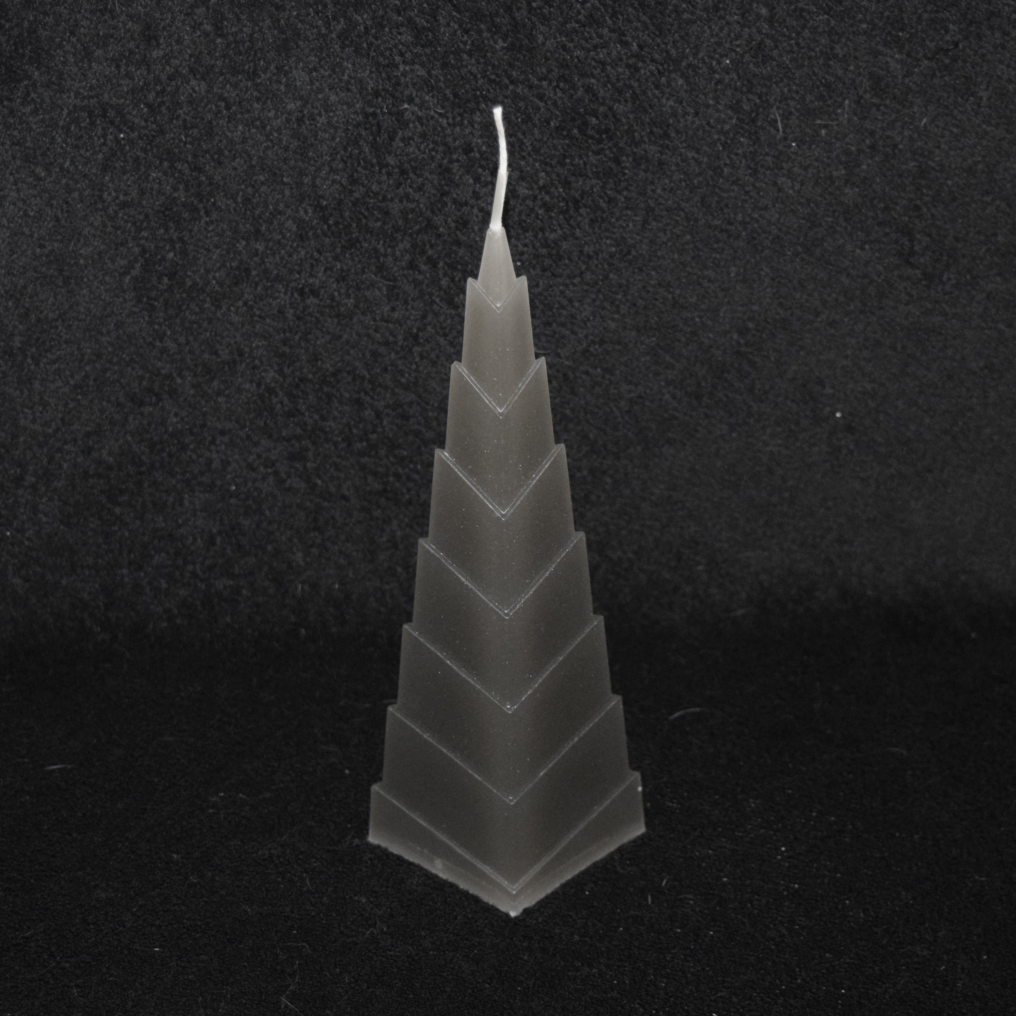 Zackenpyramiden-Kerze einfarbig