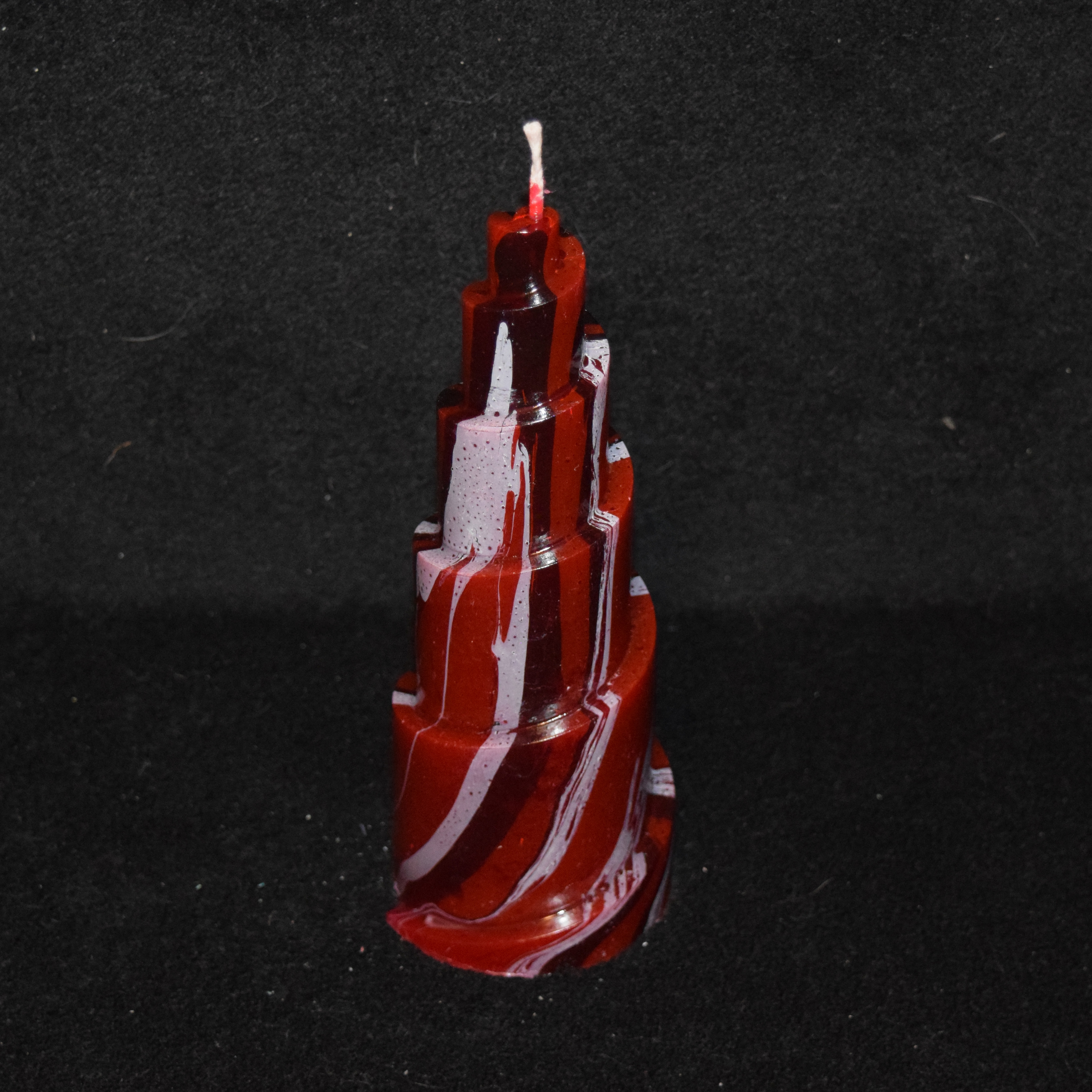 Spiralpyramide-Kerze marmoriert