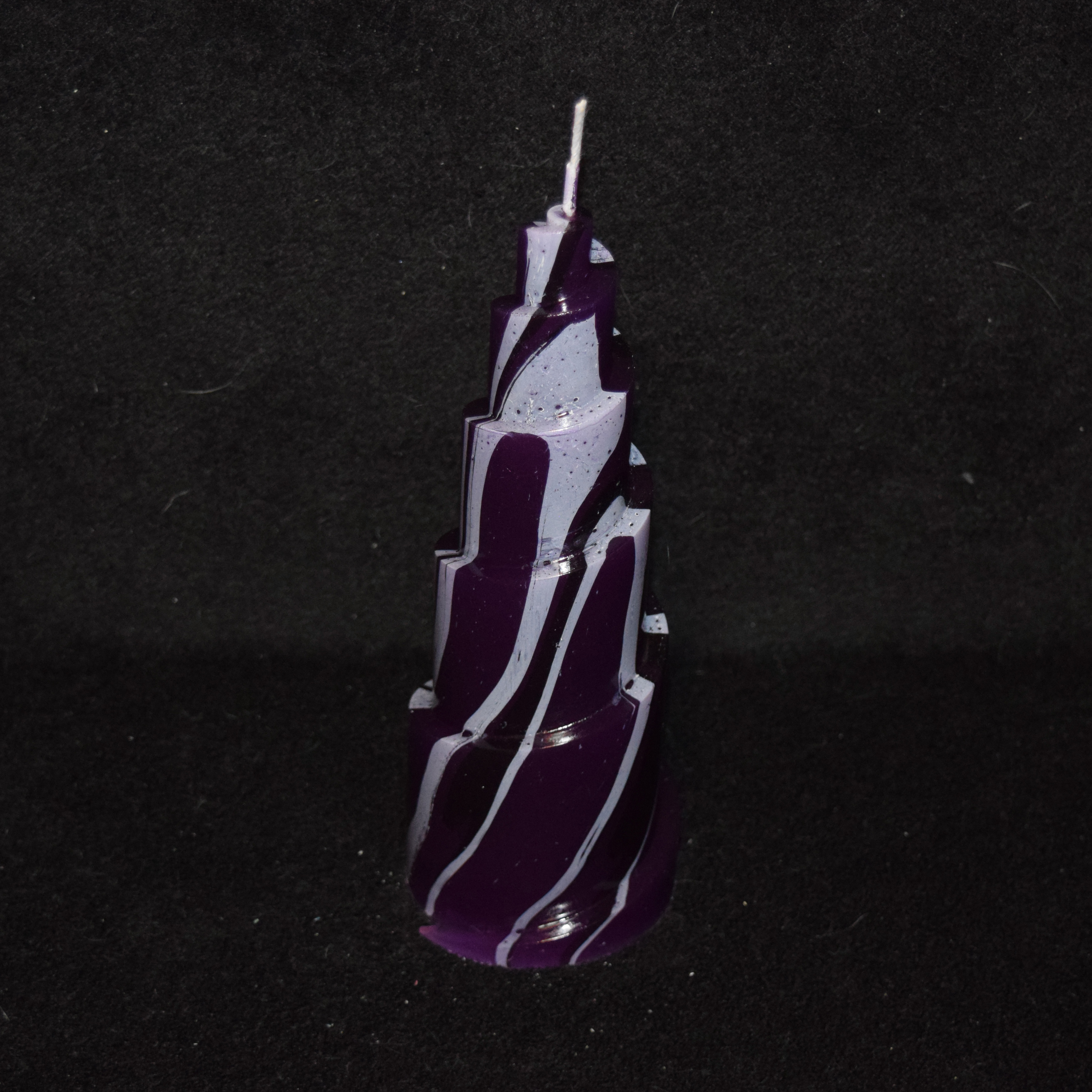 Spiralpyramide-Kerze marmoriert