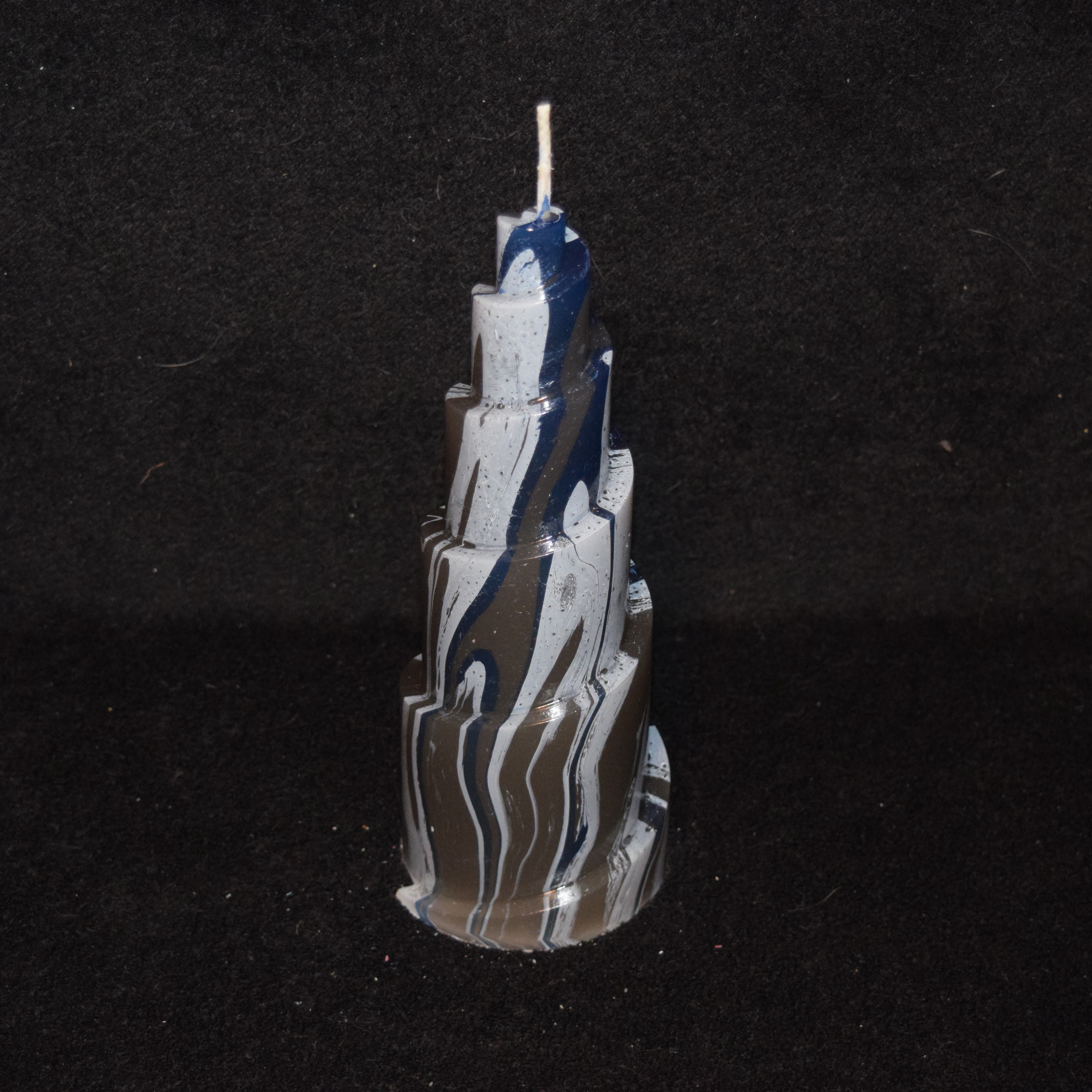 Spiralpyramide-Kerze marmoriert