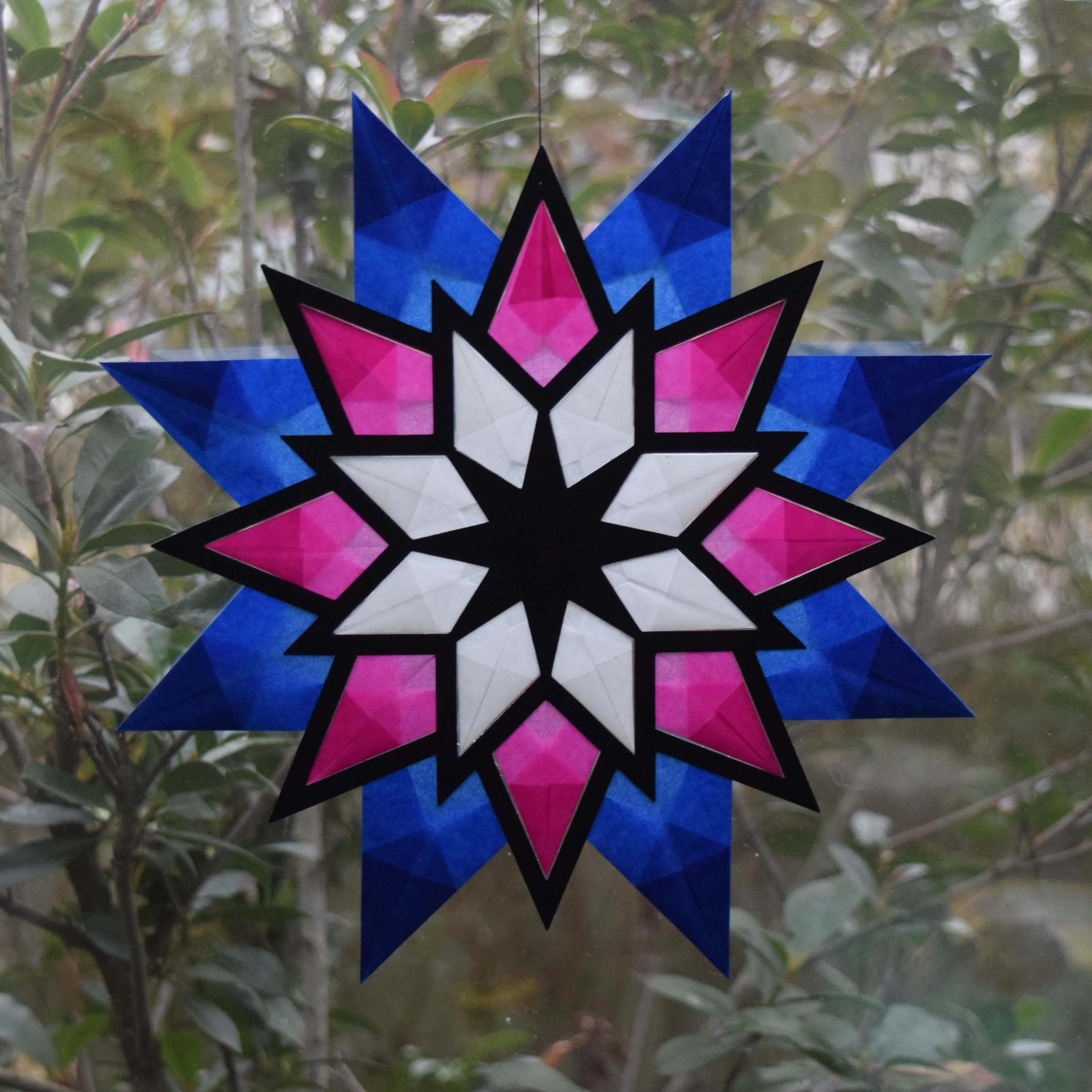 Stern aus Transparentpapier dreifarbig