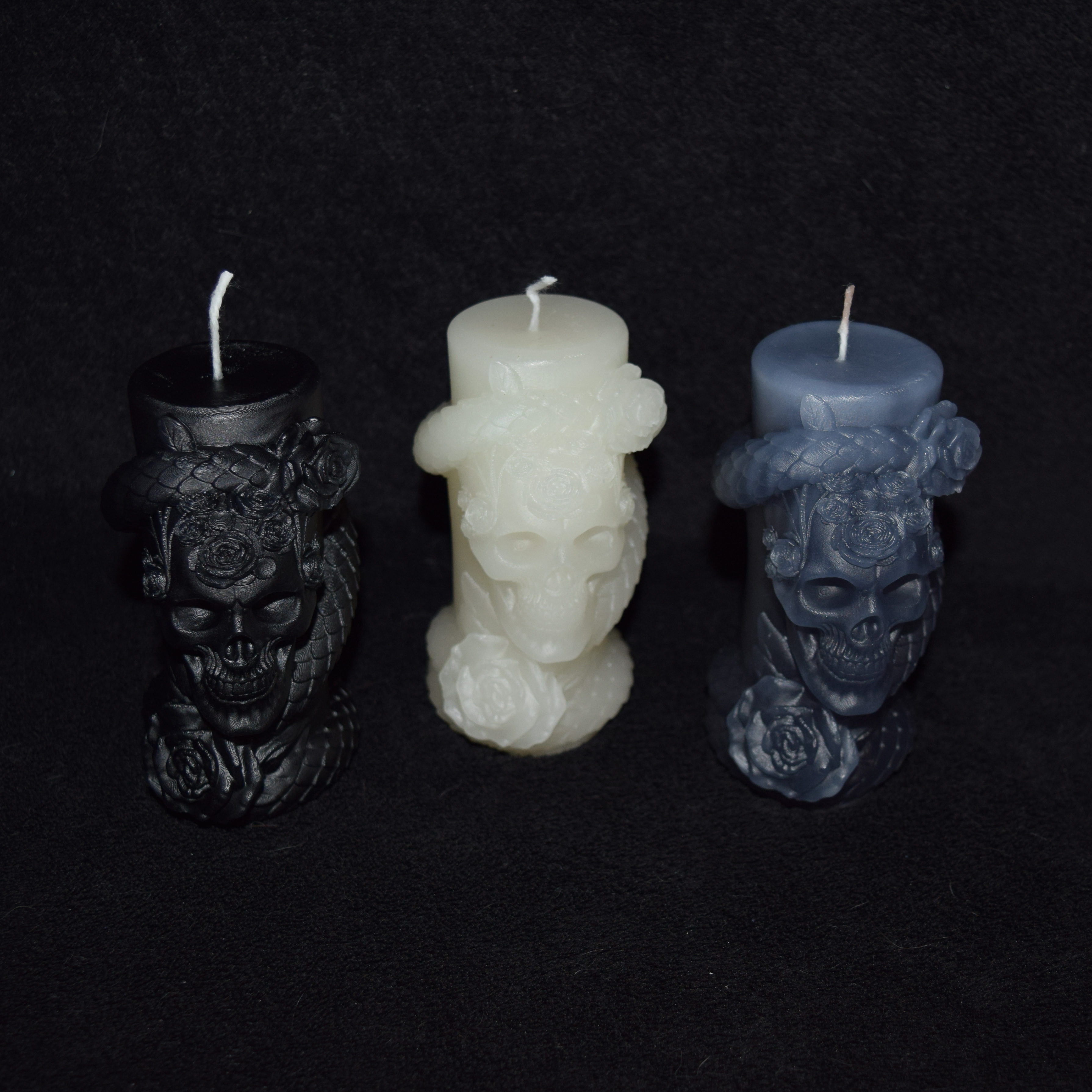 Totenkopf-Schlangen-Kerze