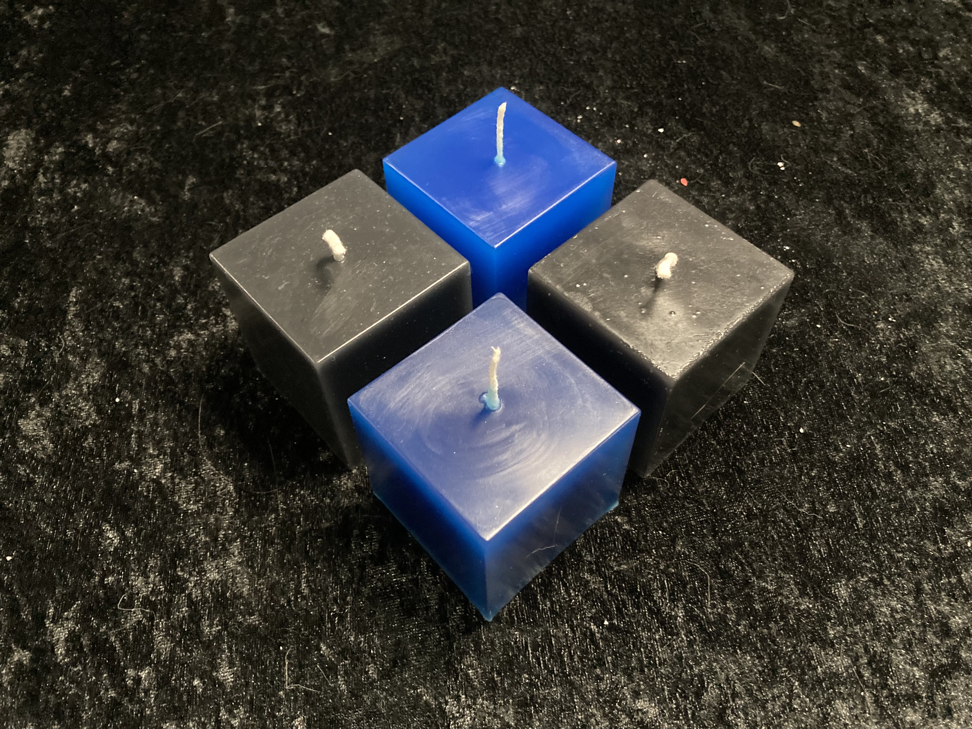 Kerzen-Arrangement Würfel 4er-Set zweifarbig