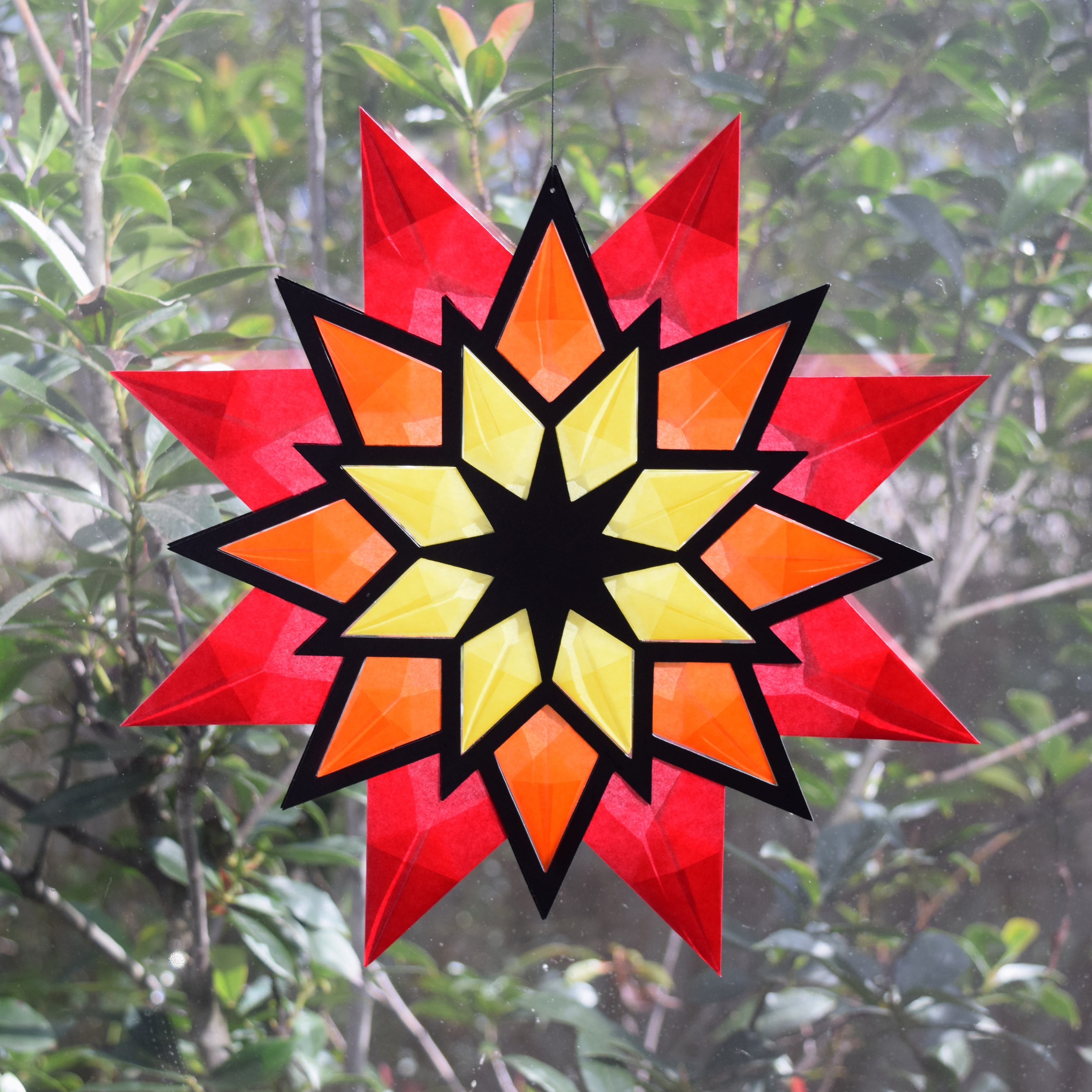 Stern aus Transparentpapier dreifarbig
