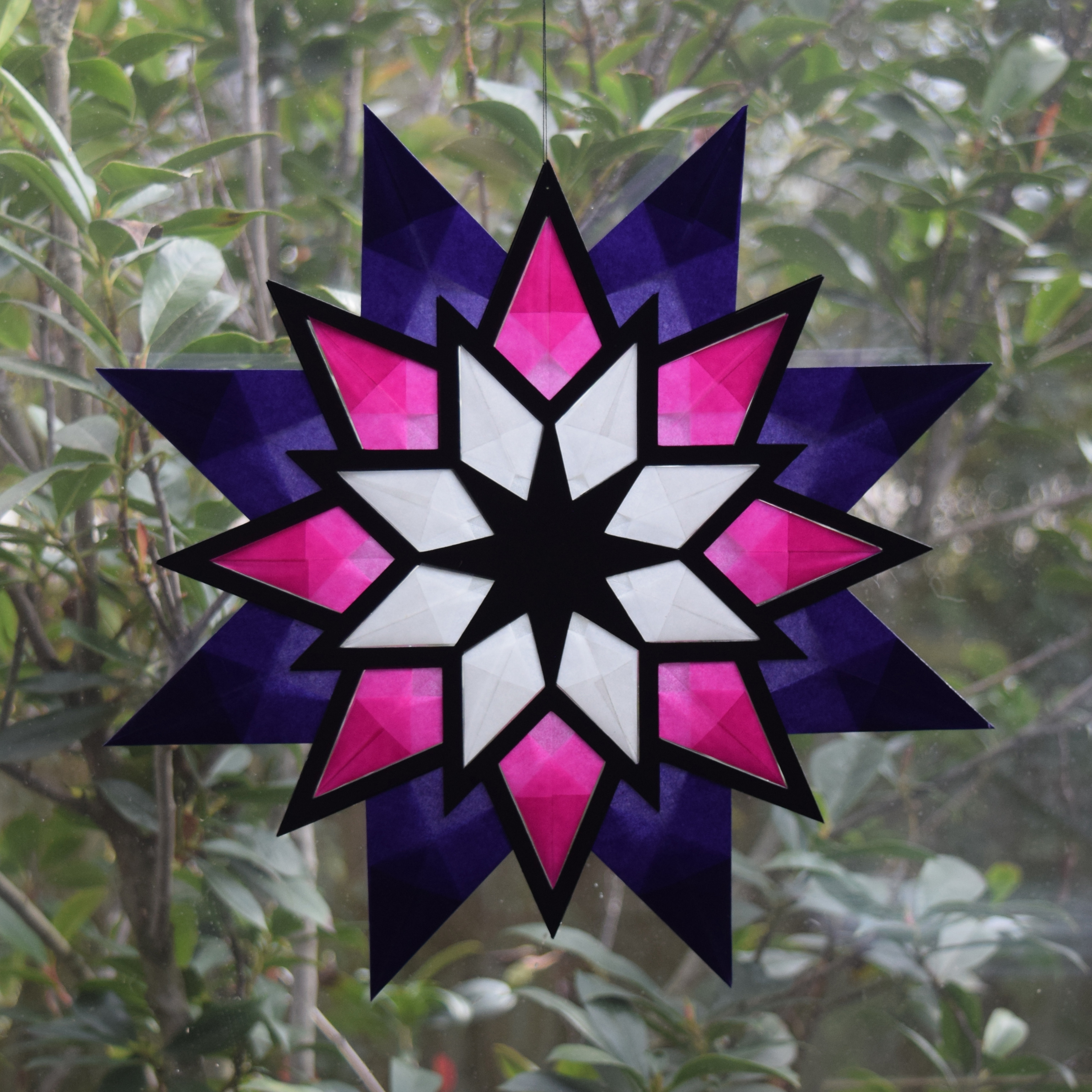 Stern aus Transparentpapier dreifarbig