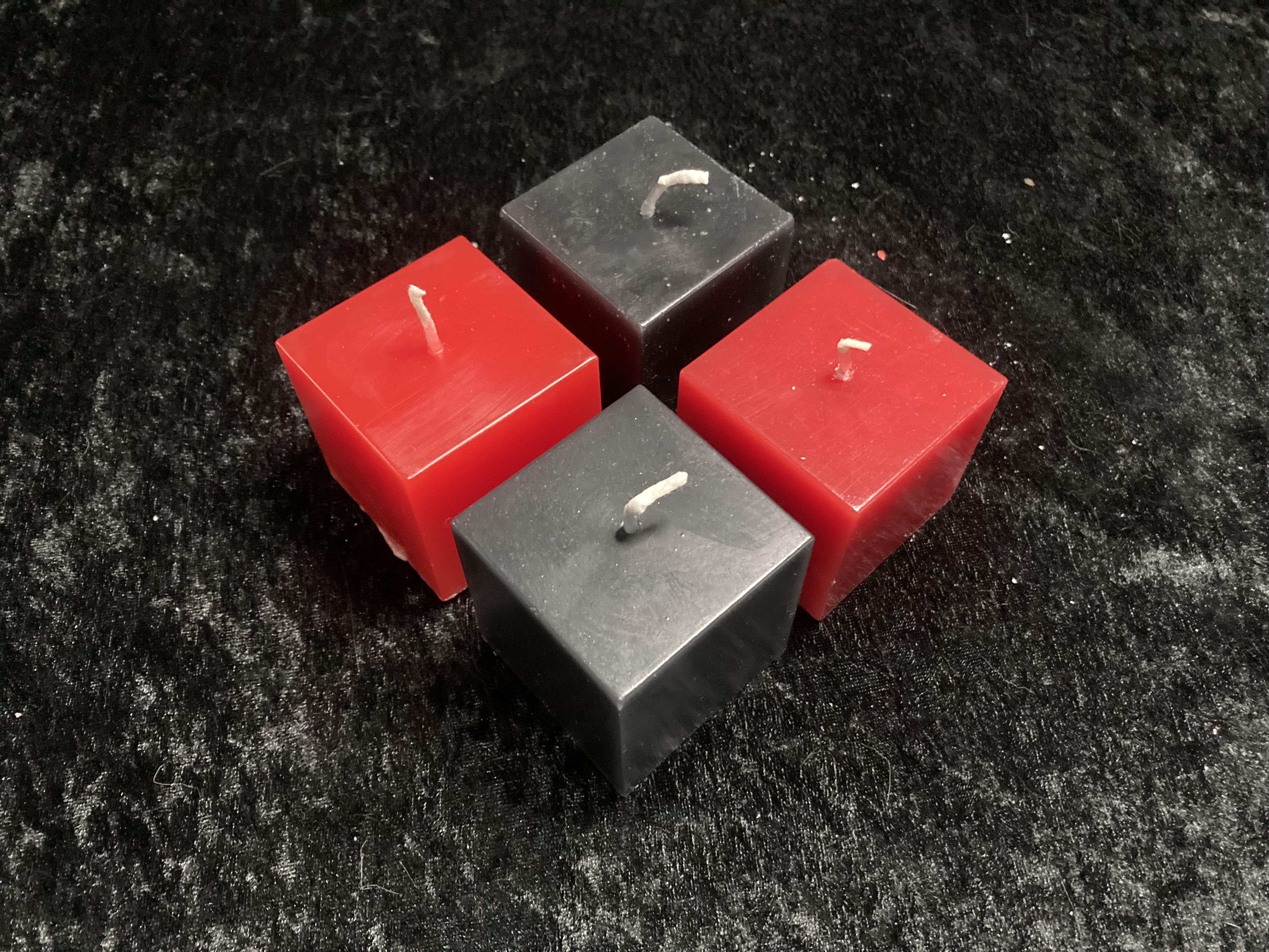 Kerzen-Arrangement Würfel 4er-Set zweifarbig