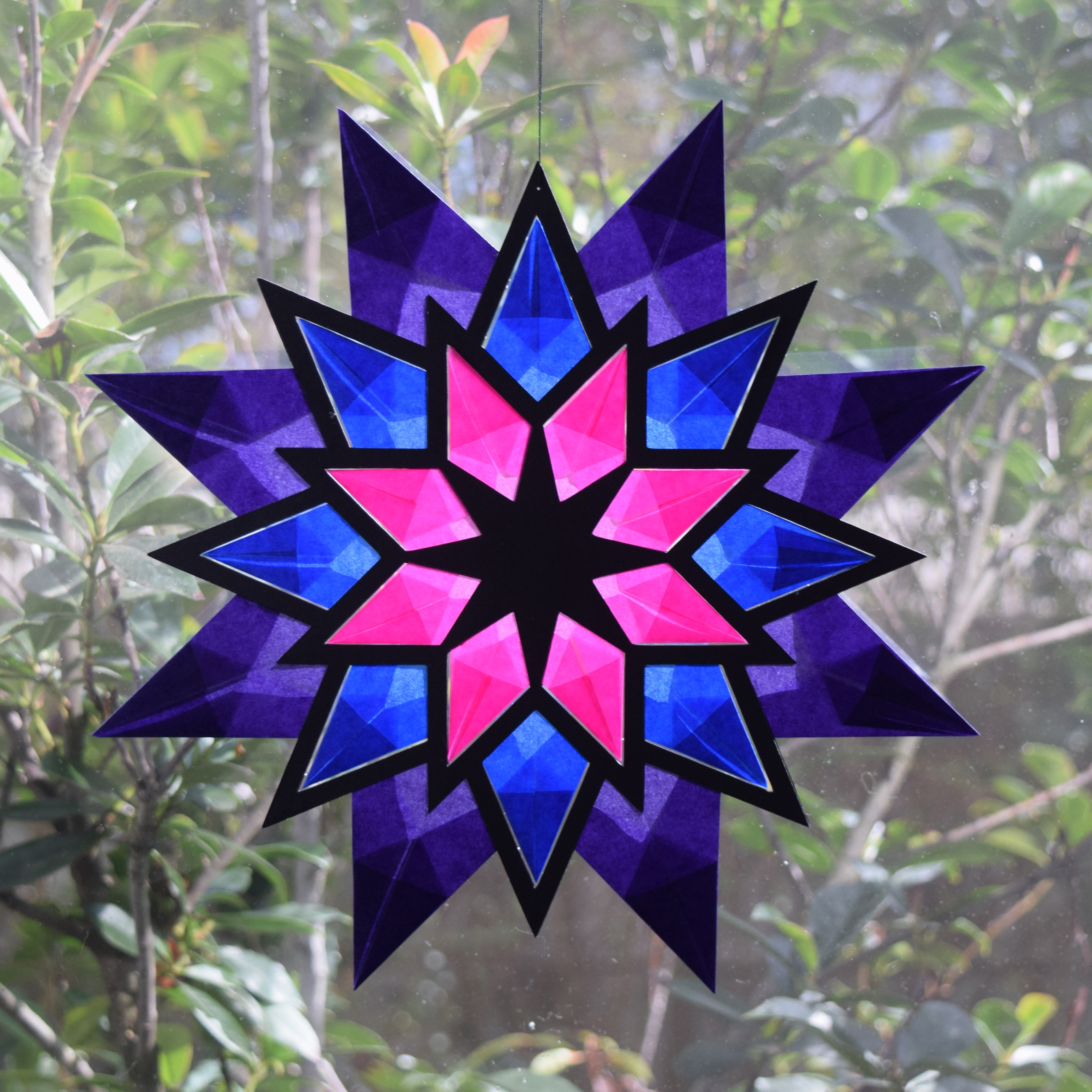 Stern aus Transparentpapier dreifarbig